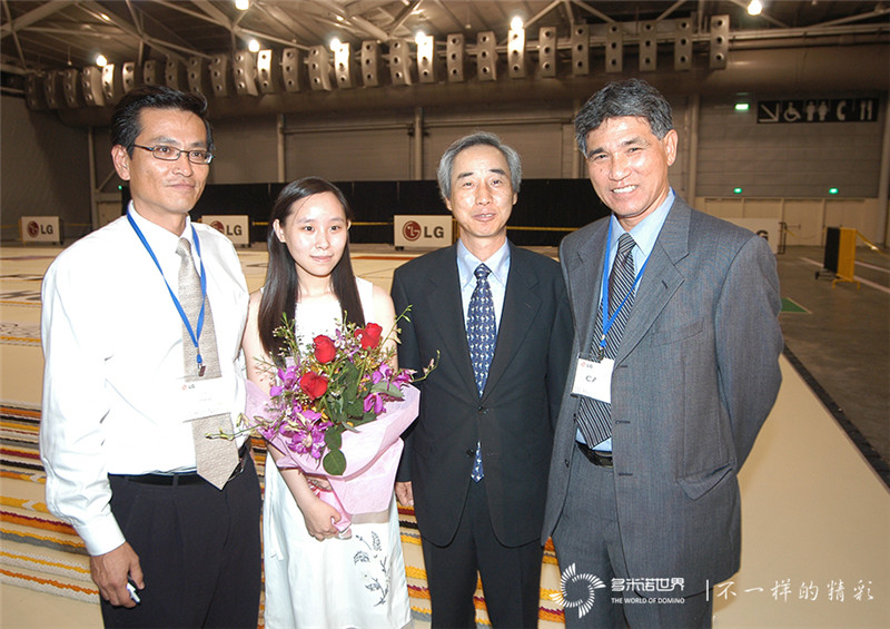 個(gè)人多米諾世界紀(jì)錄2.jpg