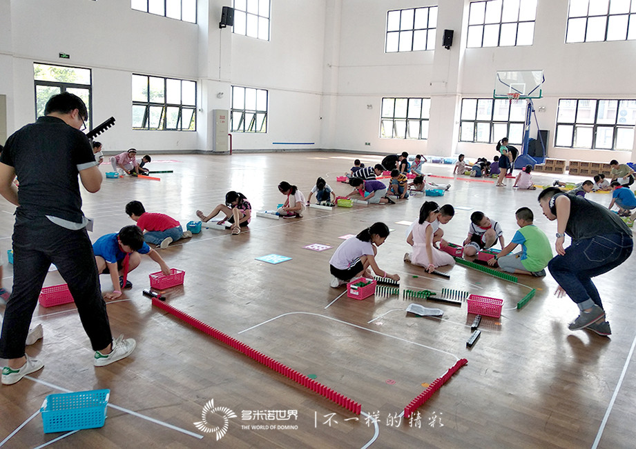 多米諾骨牌啟動(dòng)2018武漢全國科普日活動(dòng)